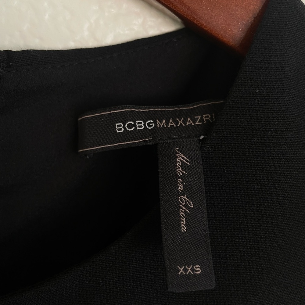 BCBGMaxAzria Black and White Geometric Sleeveless Blouse - Picture 2 of 11